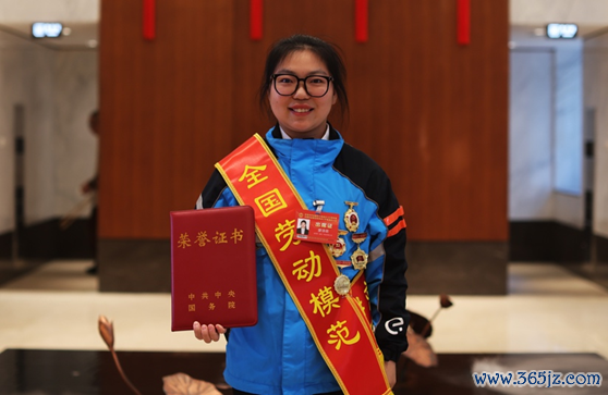 中国配资网开户 外卖员首次当选全国劳模，饿了么三位蓝骑士“社区侠”人民大会堂获表彰_大皖新闻 | 安徽网
